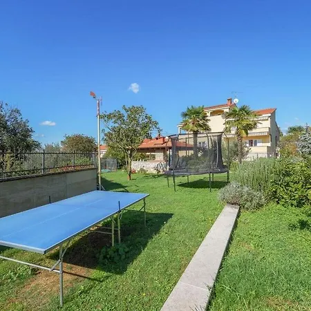Gulic 2 Comfortable Holiday home Porec