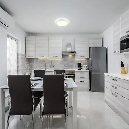 Gulic 2 Comfortable Porec